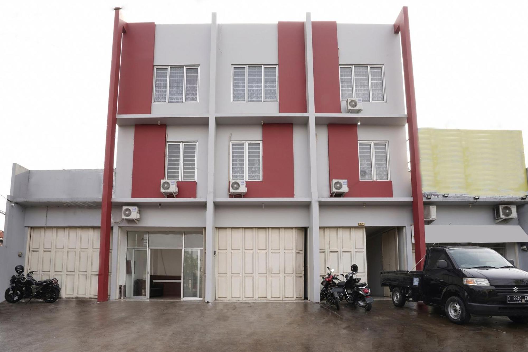 Super Oyo 2183 Cibeureum Residence Bandung Exteriör bild